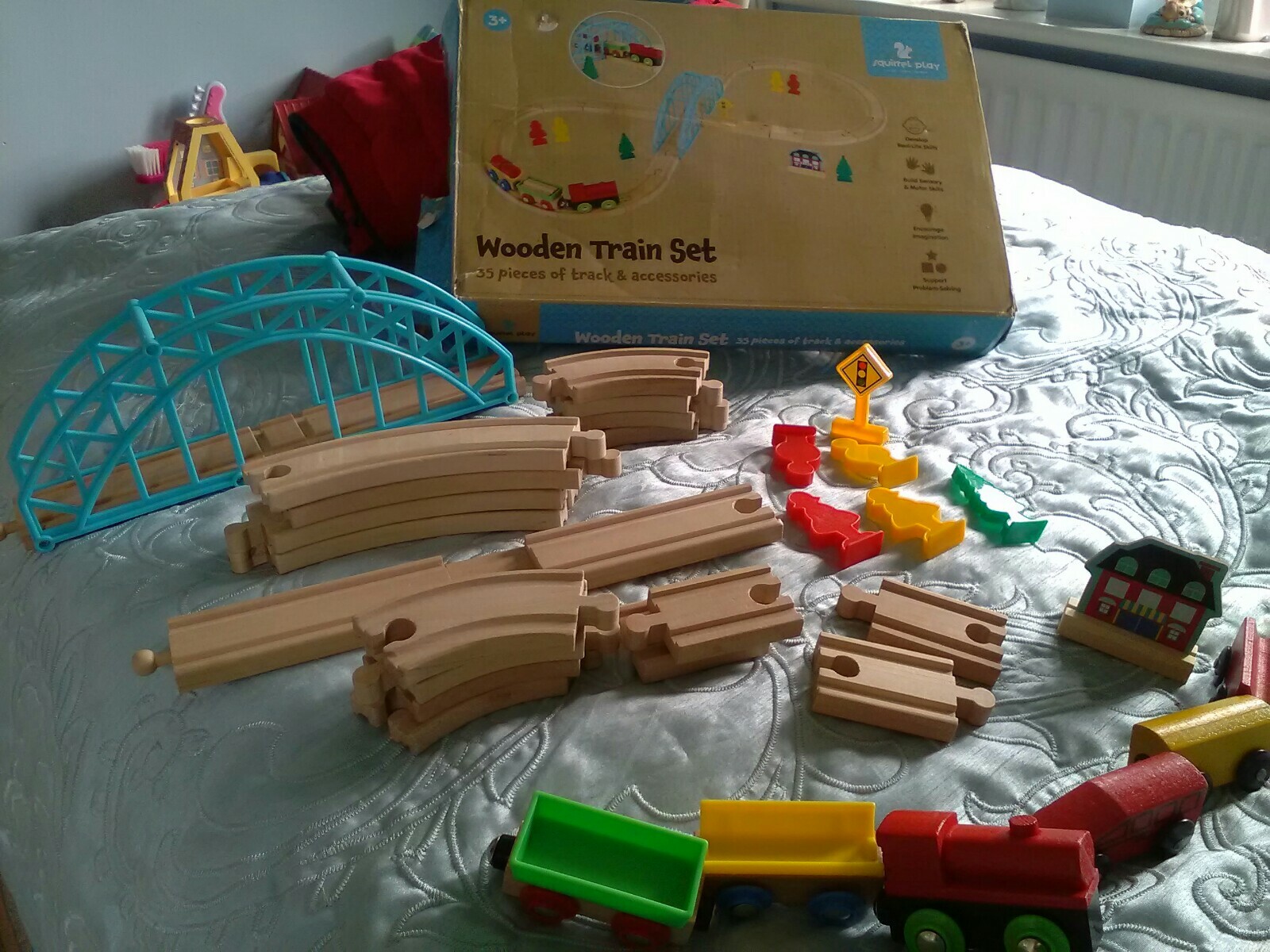 squirrel play train set