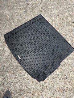 Tappetino in gomma originale Jaguar I Pace Loadspace rivestimento stivali T4K1601