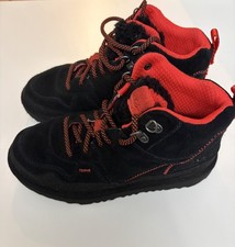 UGG Kids Highland Hi Heritage Sneaker - Black/Red.