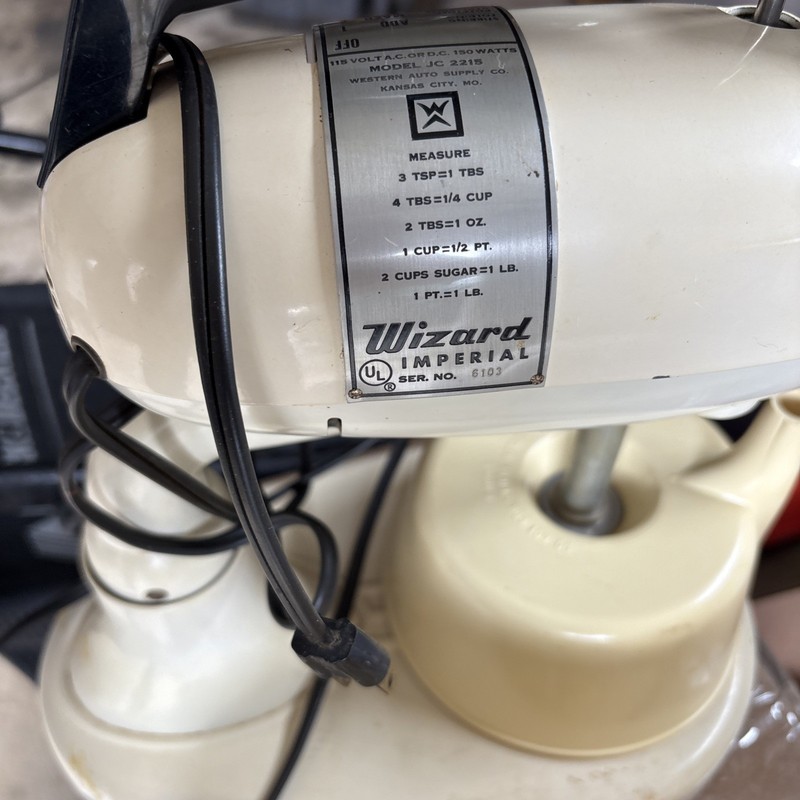 Wizard Imperial  6103 Mixer Vintage Pre-owned With Lemon Juicer. Comes w Cover.