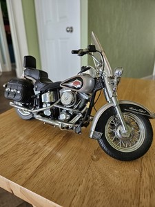Franklin Mint Harley Davidson Heritage Softail Classic Diecast Broken Motorcycle