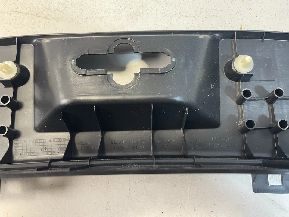 Nissan Rogue 2011-2013 maletero trasero puerta levadiza umbral placa de ajuste panel negro OEM Foto 4 de 4