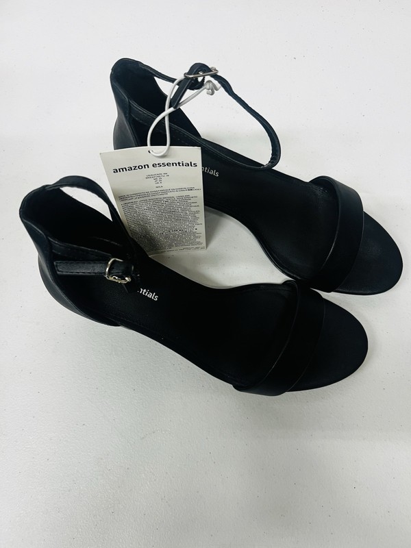 Women's Ankle Strap Block Heel Nola Sandals Size 8 1/2 Wide Women Shoes New