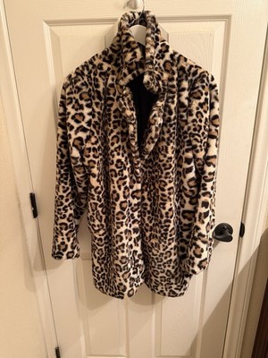 Faux Fur Jacket Size Small Super Soft and Light  Women's Jacket With Pockets