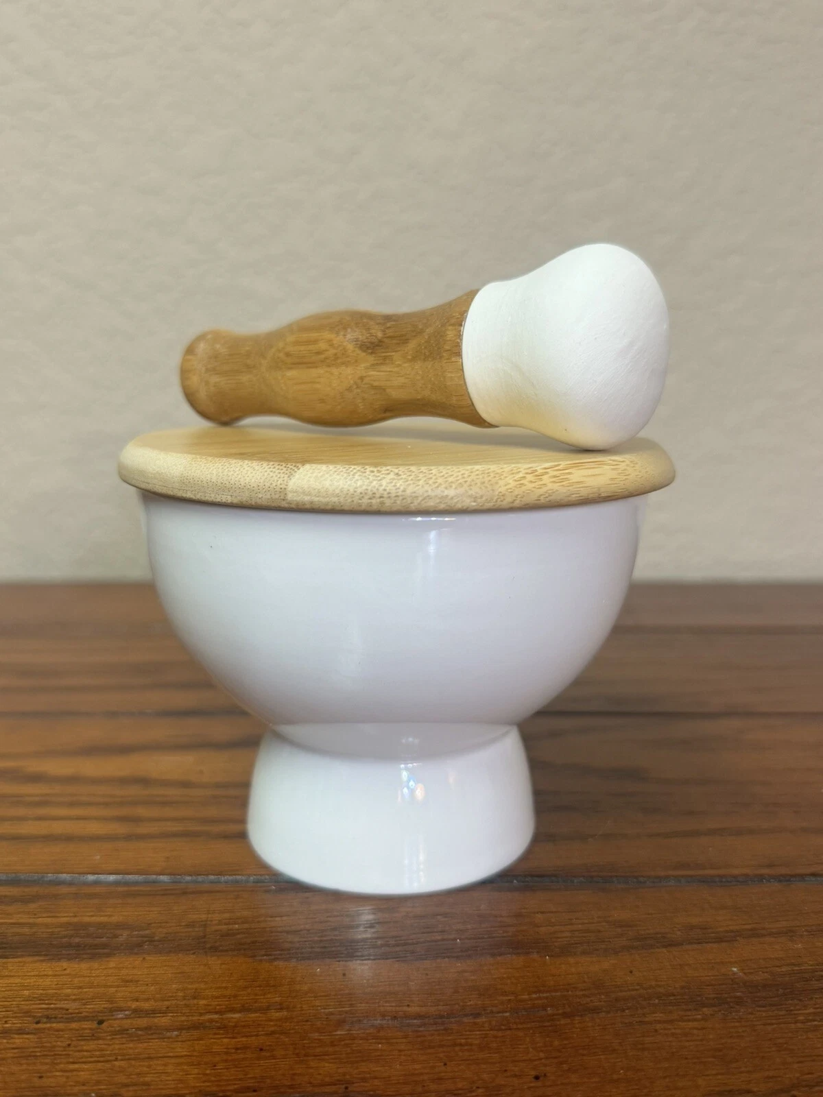 NIB White Mortar and Pestle with Wood Handle and Cover