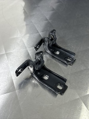 2006-2009 Pontiac Solstice Door Hinges Upper & Lower OEM