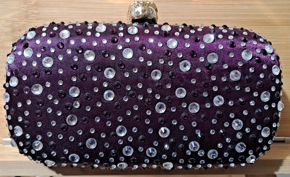 Cartera sin asas con calavera de diamantes de imitación púrpura con bloqueo de beso de mano Foto 2 de 4