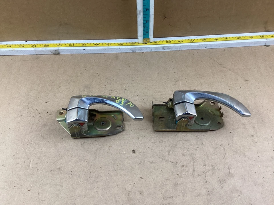 Manija de puerta interior delantera y trasera del lado del pasajero Kia Sorento 2003-2009 OEM Foto 2 de 4