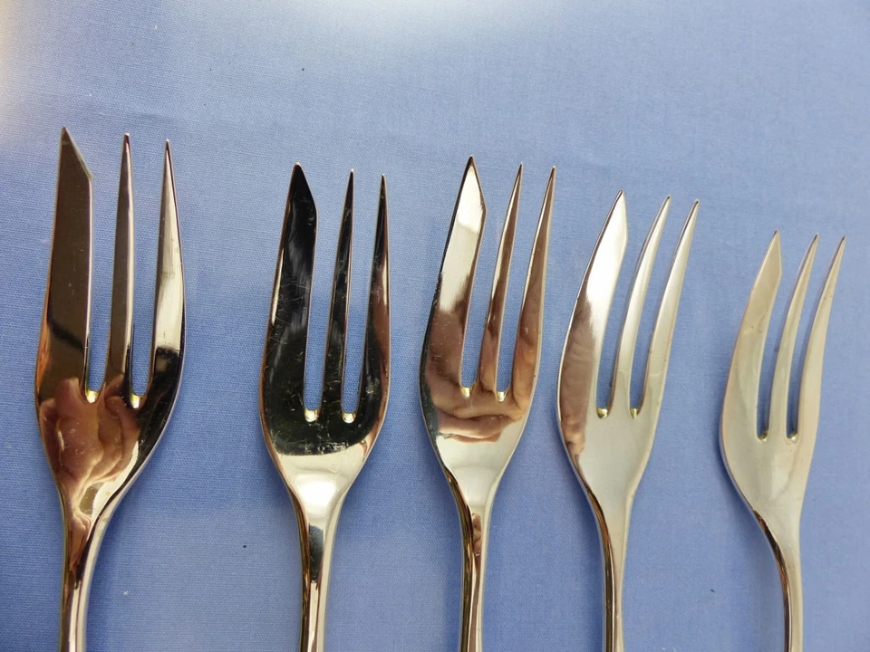 unknown PLAIN PASTRY or PIE FORK SET OF 5 .800 BY BG GERMANY - Image 3 of 4