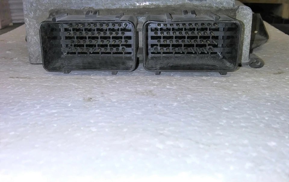 P04606942 Eagle Vision Concorde or Intrepid 1996 ecm ecu computer - Image 3 of 4