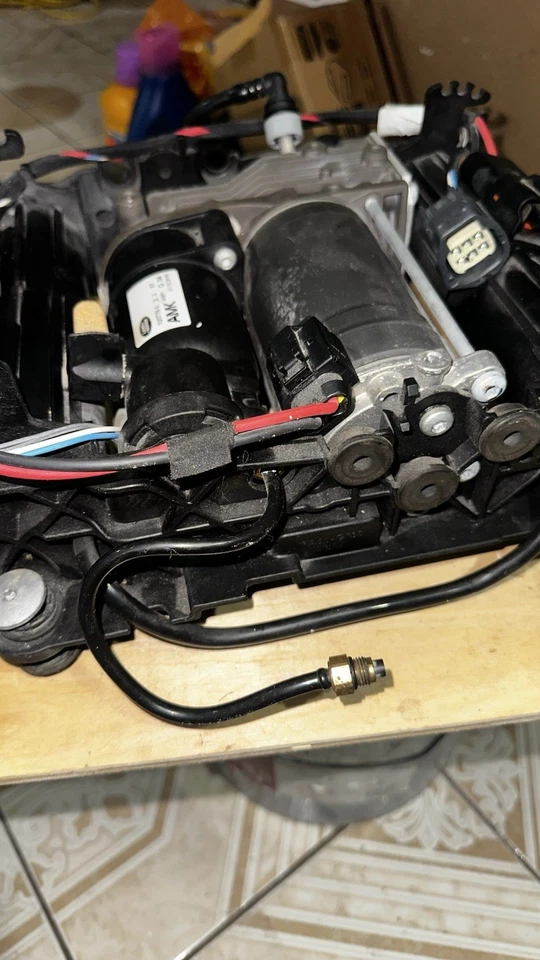 Land Rover Range Rover 2010-2012 bomba niveladora suspensión neumática supercargador Foto 3 de 4