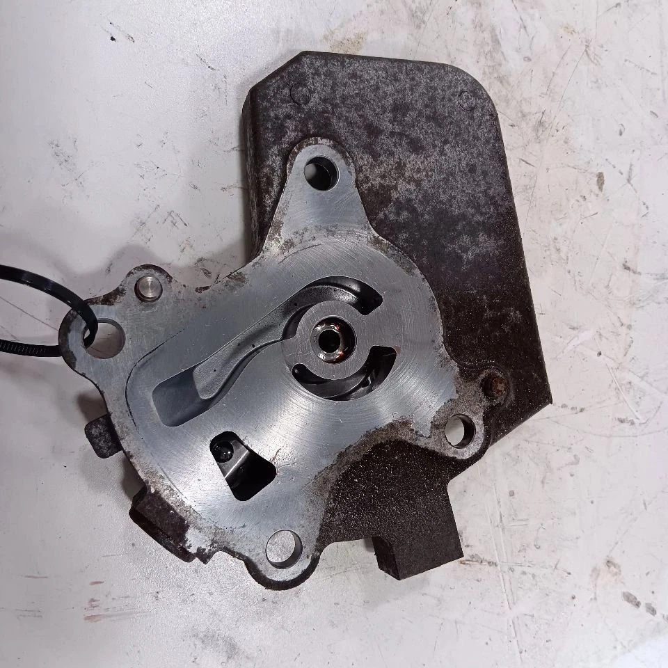 Placa de cubierta lateral de carcasa de transmisión Toyota Prius C 2017 2016 2015 2014 2013 Foto 2 de 4