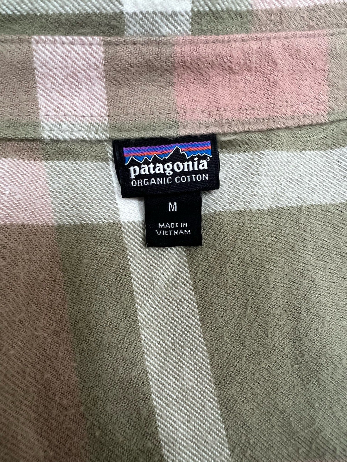 Patagonia Women's Long-Sleeved Organic Cotton Flannel Shirt Sz. M Moss Green thumbnail 7