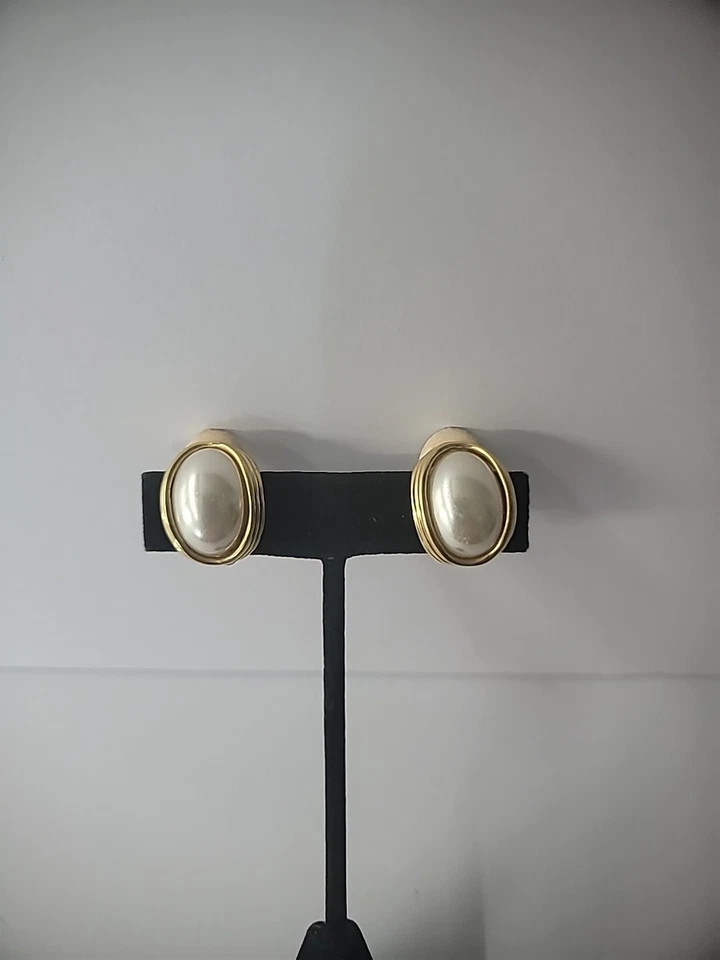 Pendientes Vintage Clip Tono Dorado Blanco Medio Acanalado Joyería Disfraz Foto 4 de 4