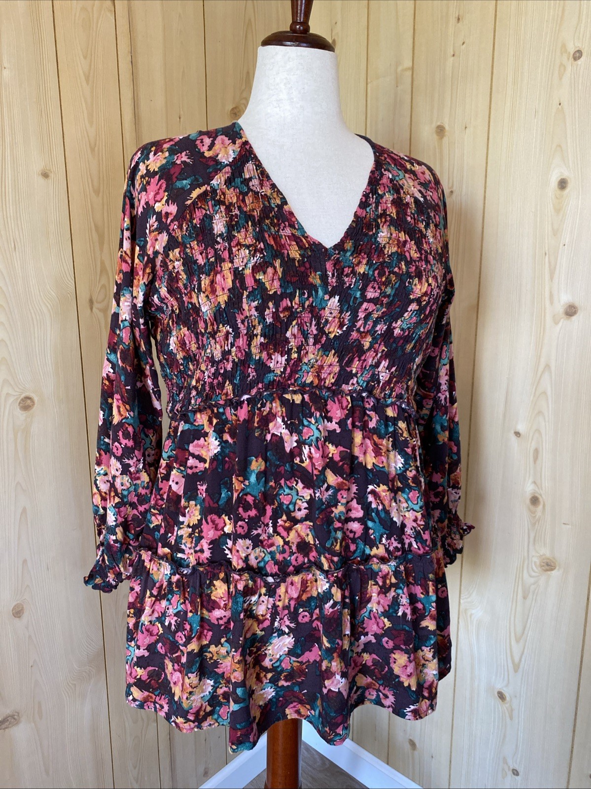 Maurice’s Smocked Stretchy Floral V Neck Blouse. Feminine. Women’s XL
