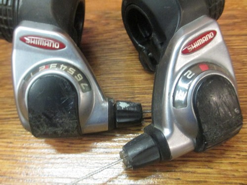 SHIMANIO SL-RS40 7SPEED TRIPLE 3X7 GRIP TWIST SHIFTER 22.2 CLAMP SET - Picture 2 of 5