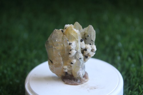 115 Karat Quarz mit schwarzem Turmalin und Feldspat