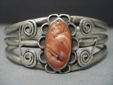 STRIKING VINTAGE NAVAJO SPINY OYSTER STERLING SILVER BRACELET