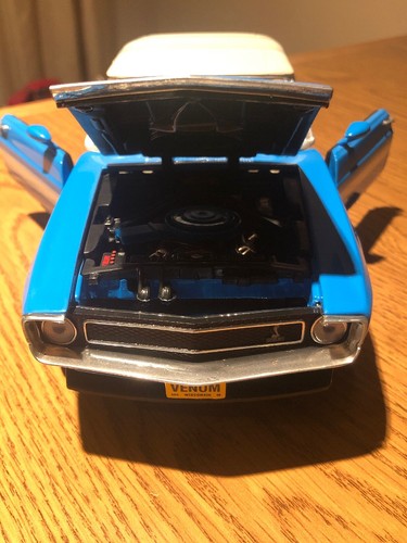 ERTL 1969 Shelby GT-350 1/18 Scale - Picture 2 of 12