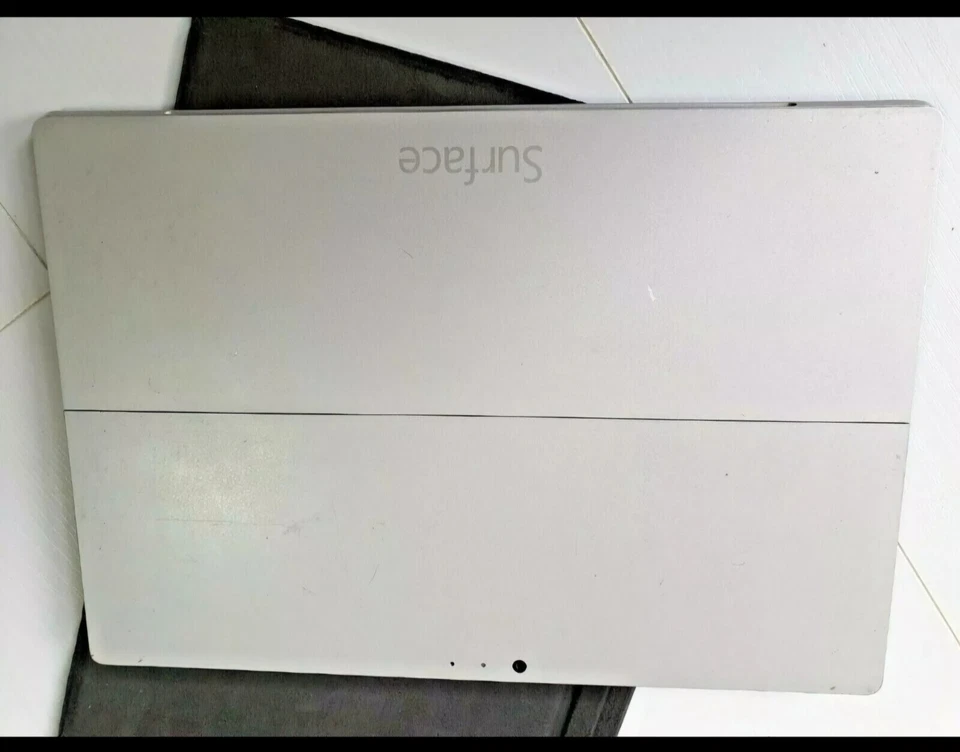 Microsoft Surface Pro 3 12.1 Core i5-4300U 1.90GHz 8GB 256GB Windows10 (Read...) - Image 3 of 4
