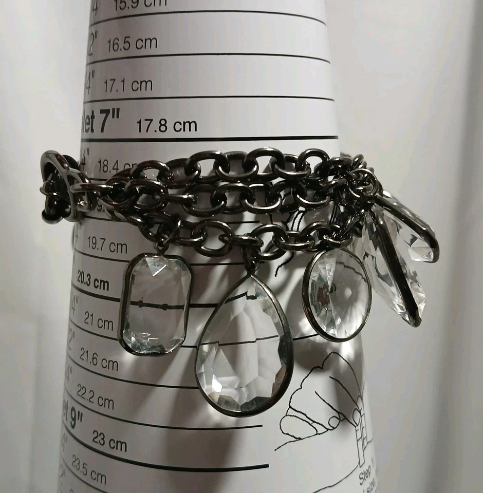 Pulsera JCrew Gruesa De Colección Triple Cadena Lucita Cuelga Dijes 8" Gunmetal Foto 4 de 4