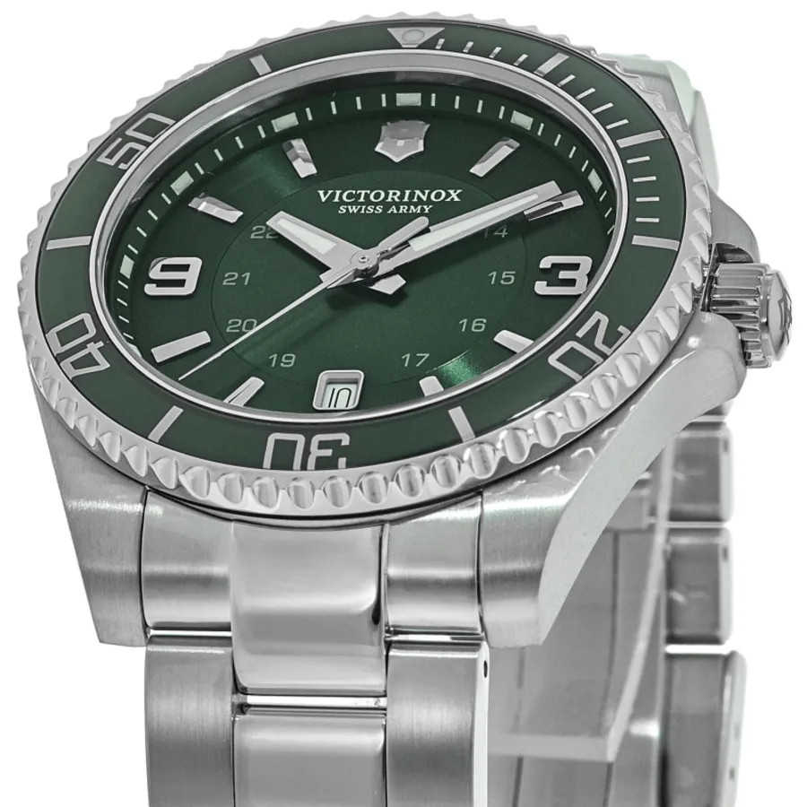 New Victorinox Swiss Army Maverick Large Quartz Green Dial Men's