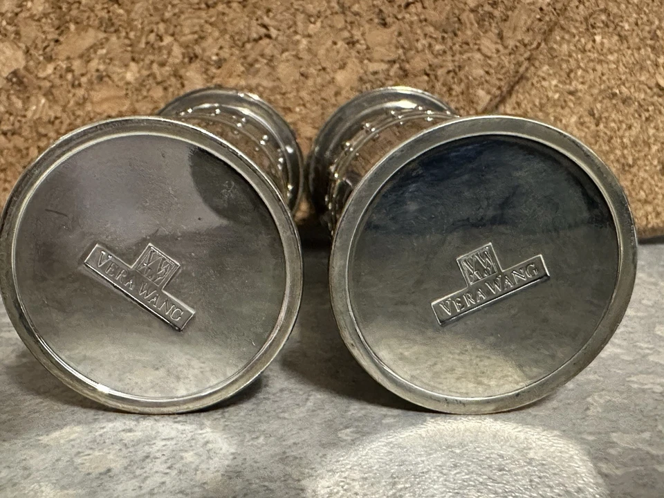 Salero y pimentero de grosgrain Vera Wang con tazón Vera Wang Wedgwood Vesta Foto 4 de 4