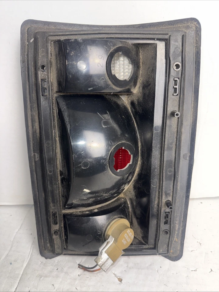1992-1994 E150 E250 E350 Econoline Van RH Passenger Tail Light Lamp OEM 75580 - Imagem 3 de 4