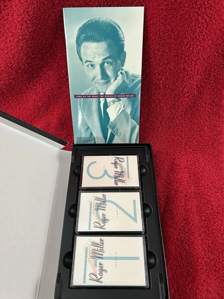 King Of The Road Genius Roger Miller 3 Cassette + booklet box set 1957-1986 Foto 2 de 4