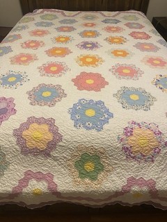 Vintage Handmade Grandmas Flower Garden Quilt 80X94 Cutter