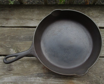 Antique GRISWOLD Cast Iron SKILLET Frying Pan # 8 LARGE SLANT LOGO '' ERIE '' 704N