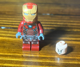 LEGO MARVEL - Iron Man Mark 47 Armor w/ Stark Head- Minifigure sh405 set 76083