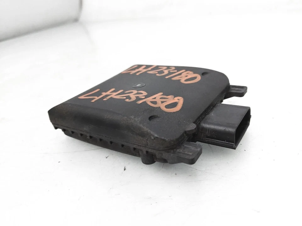 Датчик объектов со стороны водителя/радар 2021-2023 Chevrolet Blazer полный привод 84729106 - Изображение 2 из 4