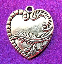 5Pcs. Tibetan Silver HEART Nicely Detailed Charms Pendants Findings H030A