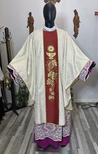 GOLD VESTMENT CHASUBLE & STOLE  CORPUS CHRISTI GO00