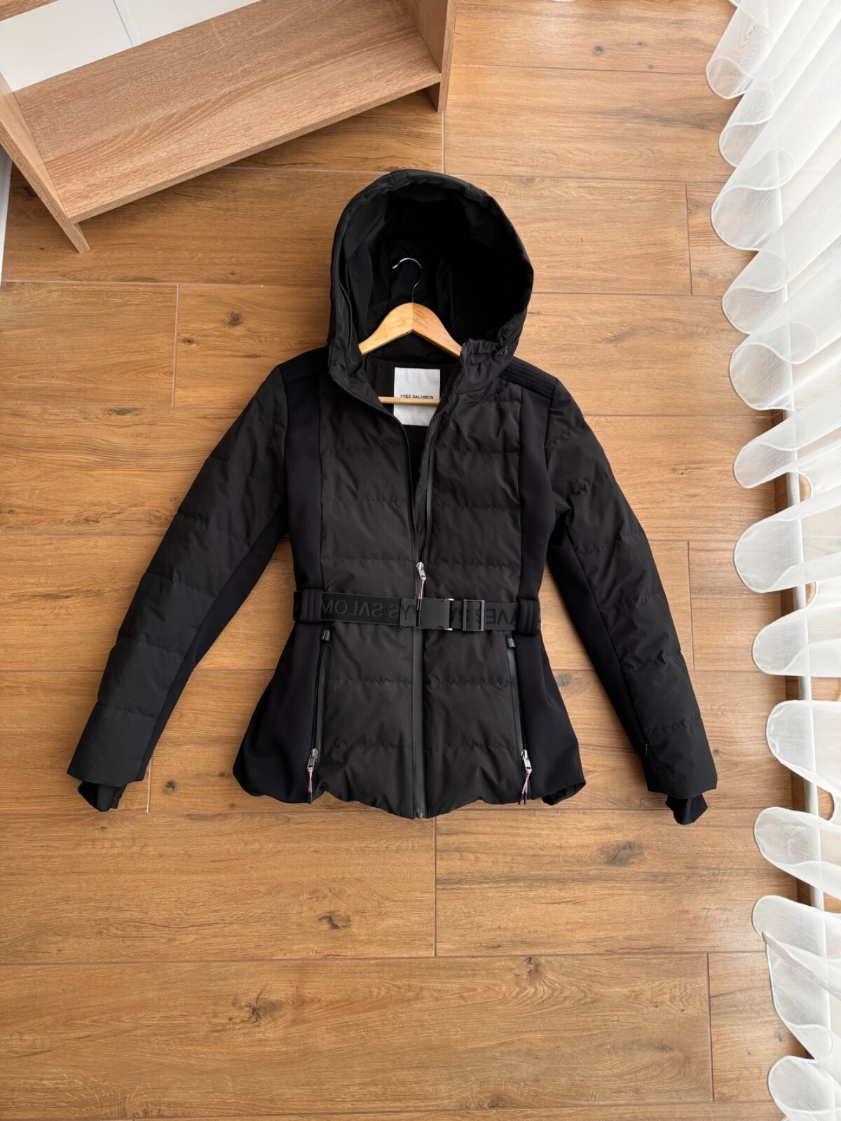 Giacca da sci Yves Salomon in shearling di lusso con rivestimento nero