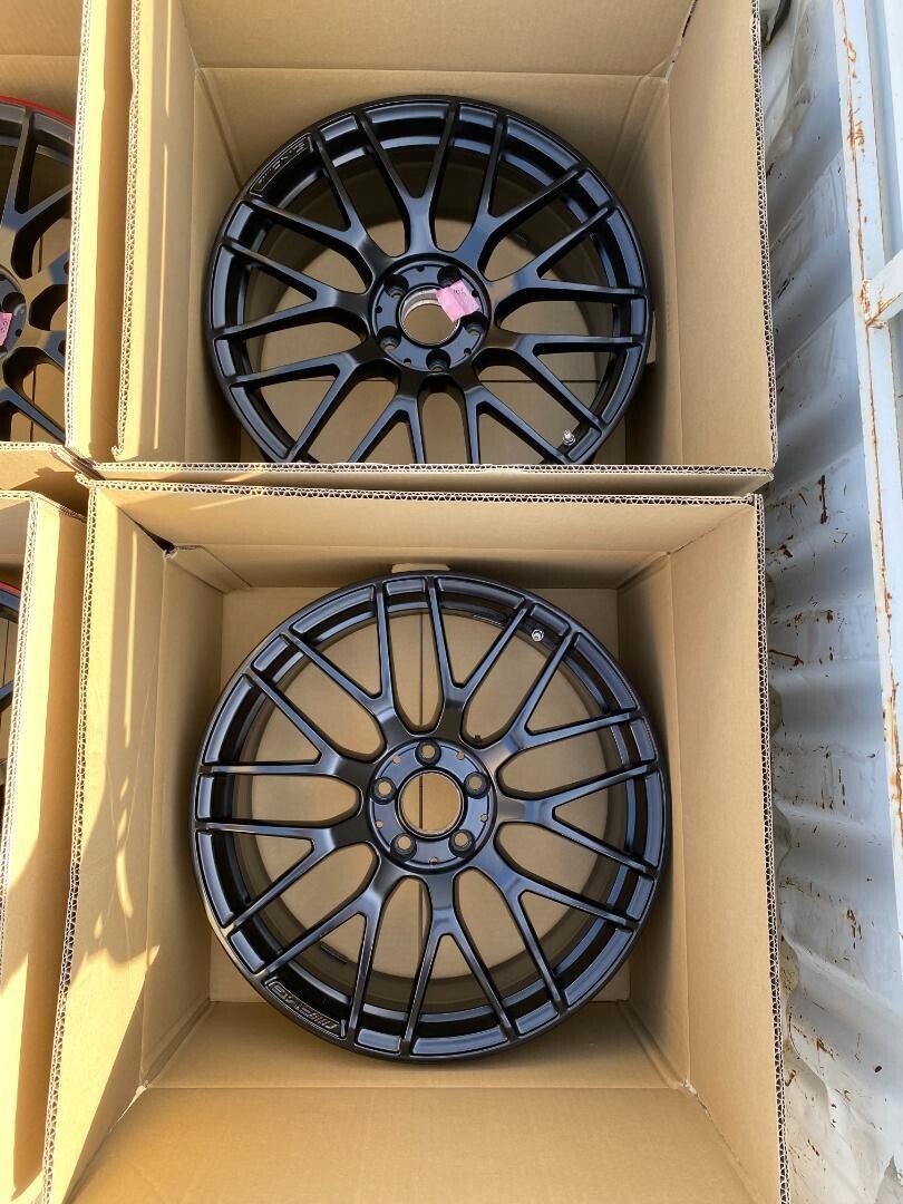 メルセデス 19インチ AMGホイール 中古4本 C63S A45 ミニクーパー 19-inch Mercedes-Benz AMG Wheels Set of 4 for C63S A45 Mini
