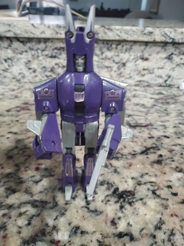 Hasbro G1 Transformers 1986 Cyclonus Decepticon Action Figure
