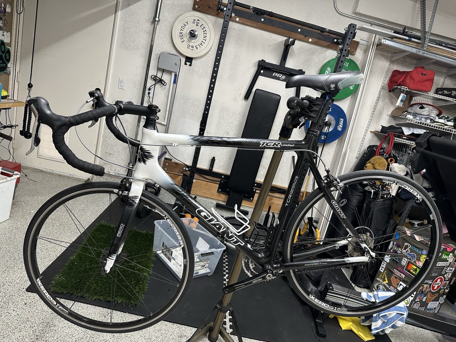 Giant TCR Limited Carbon Fiber Road Bike Black/White 700C Ca