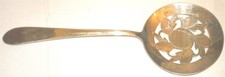 INTERNATIONAL SILVER CO. ORIGINAL ROGERS VERSILBERTER TOMATENSIEB LÖFFEL