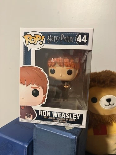 Funko Pop Movies Harry Potter-Ron Weasley with Scabbers #44 Vinyl Figure