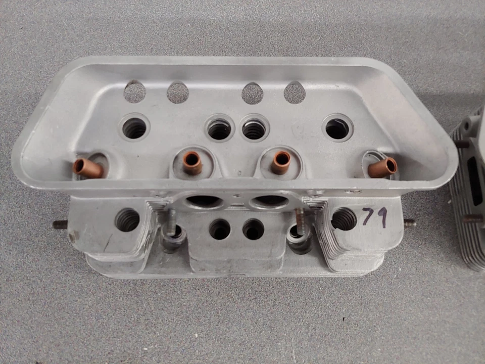 PAIR OF USED ORIGINAL 1959 PORSCHE 356A 1600 SUPER CYLINDER HEADS NLA #79 REPAIR - Imagem 2 de 4