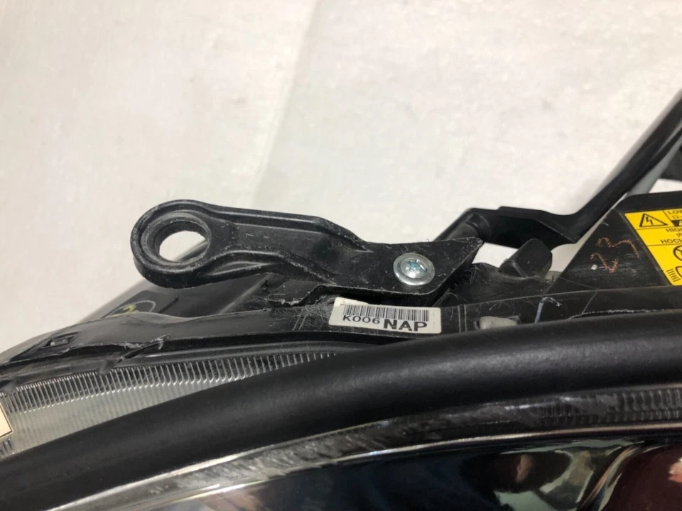 LEXUS RX330 RX350 头灯标签维修支架 HID/XENON PASSENGER TOP 中间 — 第 4/4 张图片