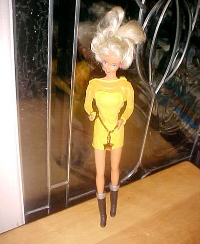 Mattel Barbie Doll 1996 Blonde w/outfit