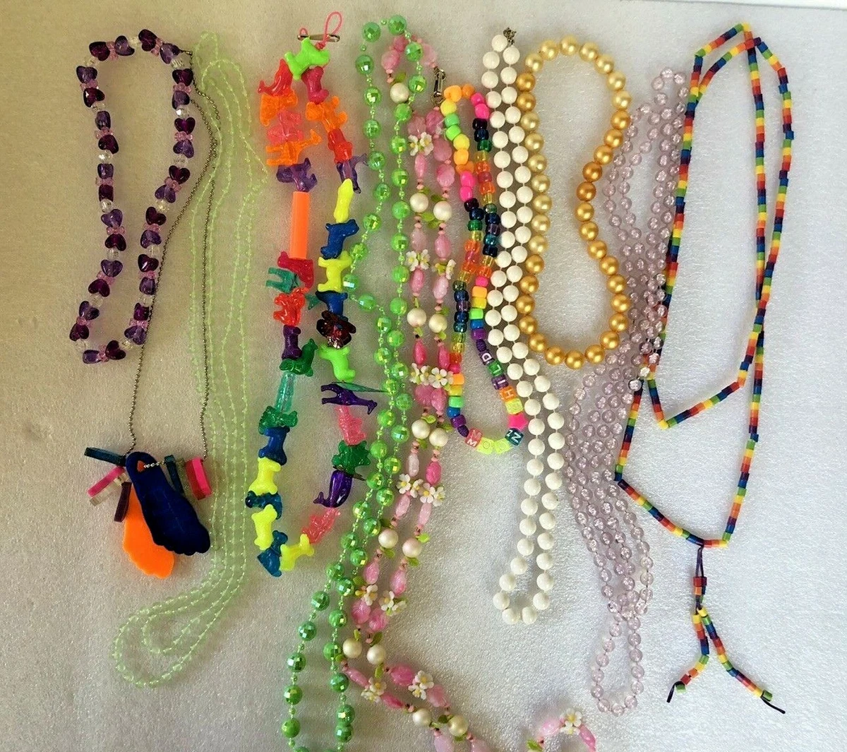 Lot 10 Girls Teen Plastic Beaded Necklaces Rainbow 3D Flowers Hearts Crafts