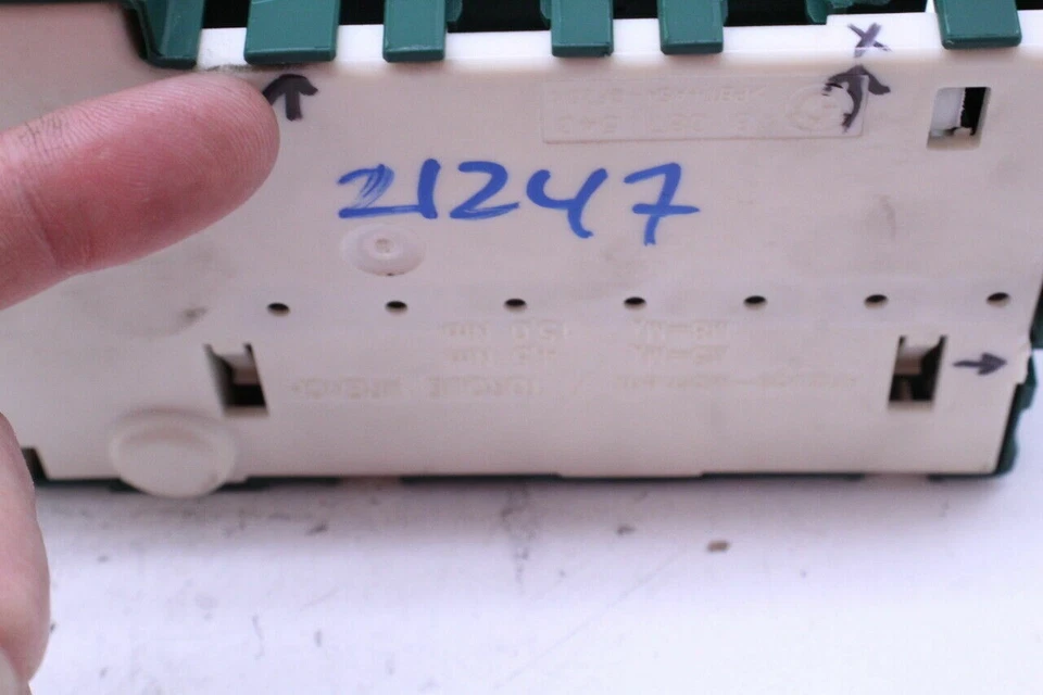 BMW X5 525i 530i E39 2001-2003 maletero caja de relé de fusibles OEM usado Foto 4 de 4