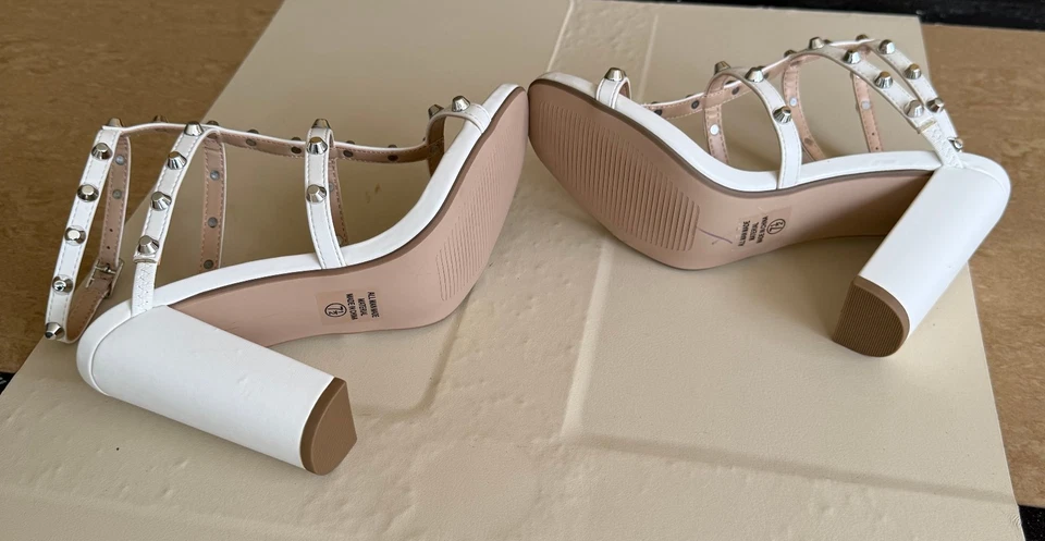 SANDÁLIAS FEMININAS DELICIOSAS. TAMANHO: ALÇA DE TORNOZELO SALTO ALTO CRAVEJADA BRANCA 7,5 - Imagem 3 de 4