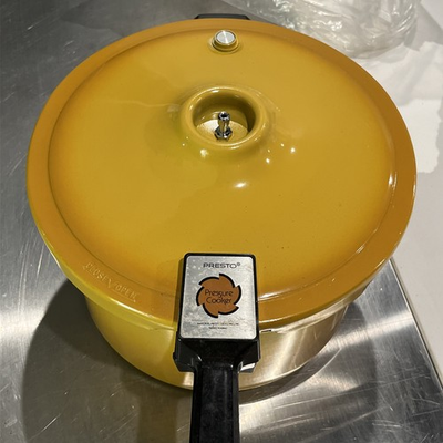 #ad Yellow Presto 4 Qt Aluminum Stove Top Pressure Cooker Safety Valve Trivet $47.50