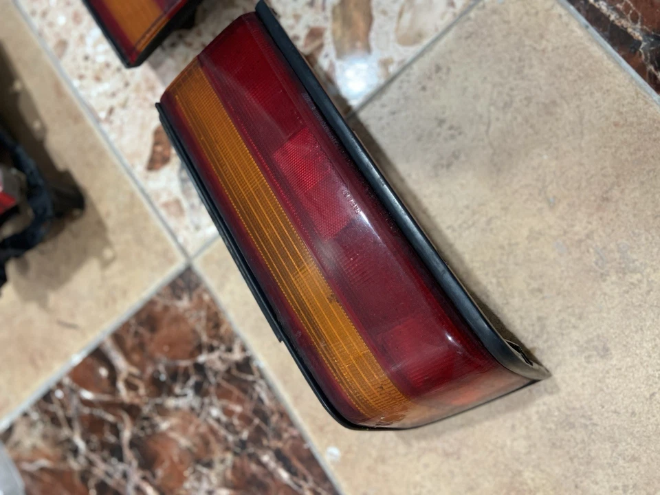 Luces traseras Honda Civic 1990 sedán Foto 2 de 4