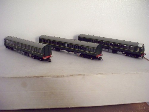 Bachmann Branchline 35-500SF Class 117 3-Car DMU BR Green Speed Whiskers Sound - Picture 5 of 9